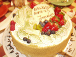 Cake is so delicious!  Otanjoubi Omedetou, Joycelyn-chan! ^_^